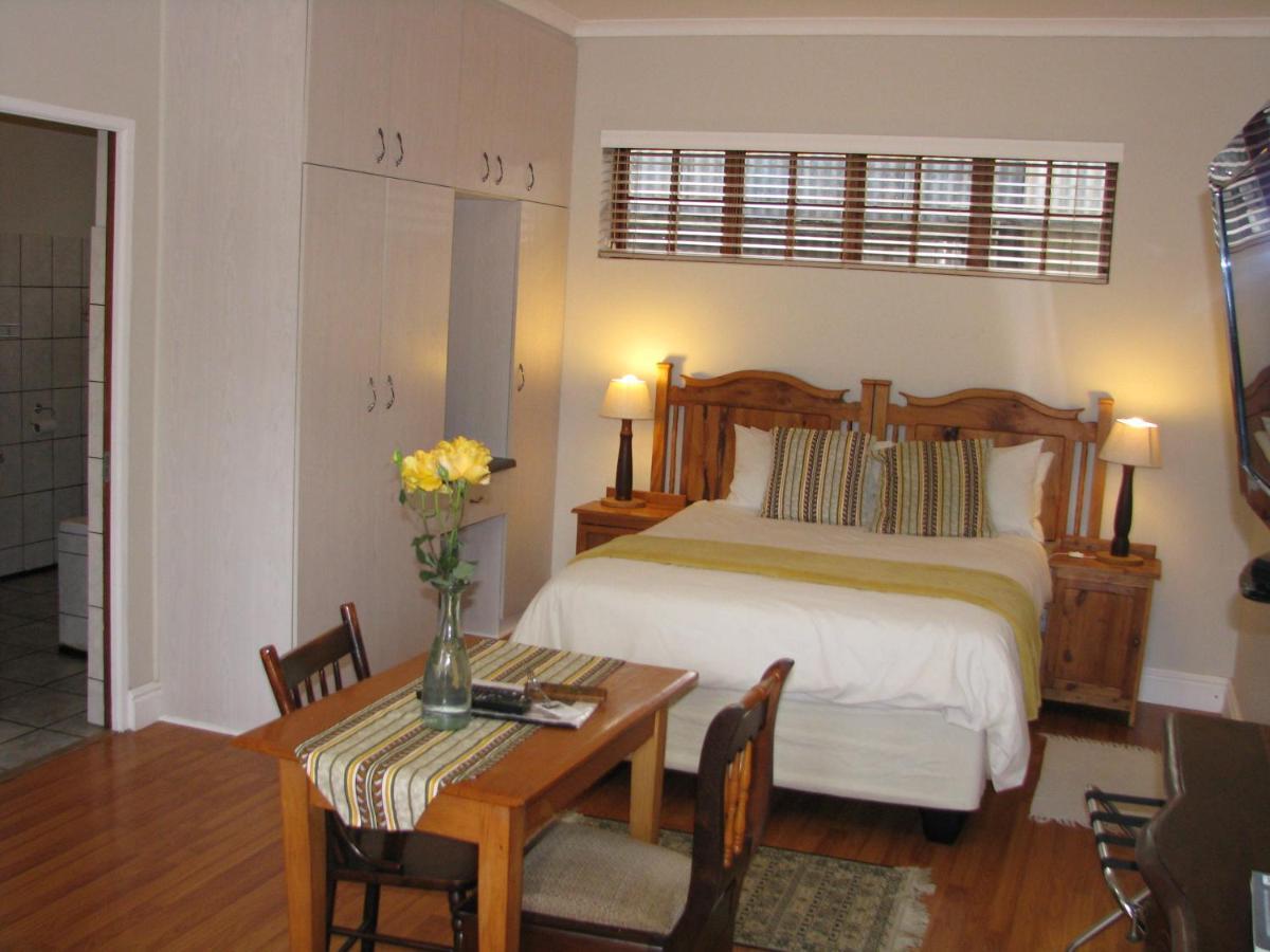 Kaiser'S B&B Grahamstown Buitenkant foto